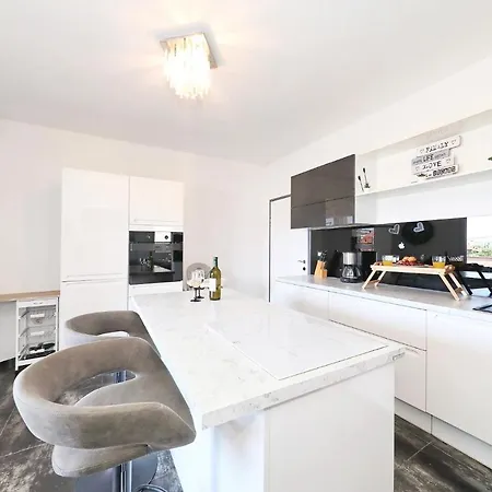 Nika Sa Jacuzzijem * 자다르