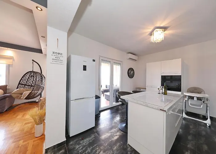 شقة Nika Sa Jacuzzijem *