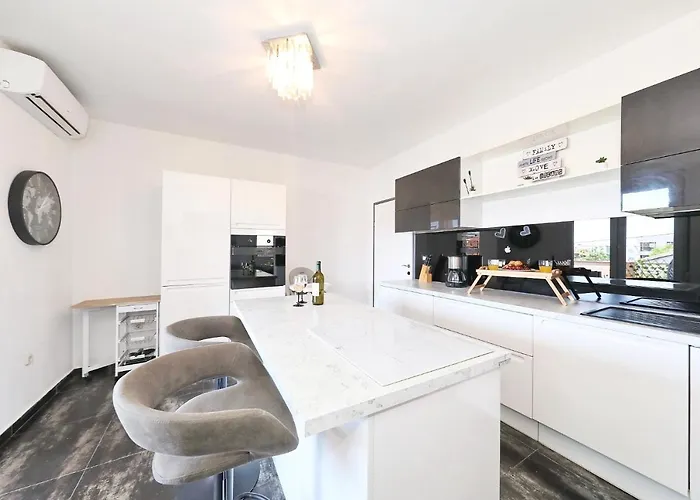 Apartman Nika Sa Jacuzzijem * Zadar