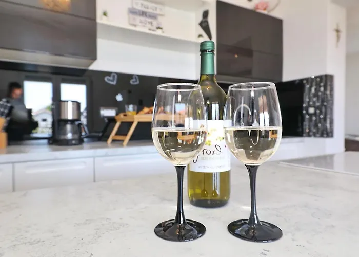 Nika Sa Jacuzzijem Ζαντάρ